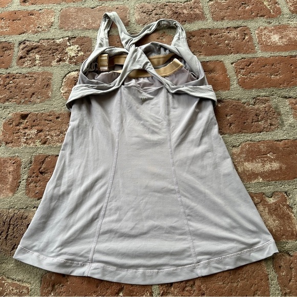 Lululemon Twist Back Tank Women's size 6 Built in bra Light Purple - Picture 4 of 16